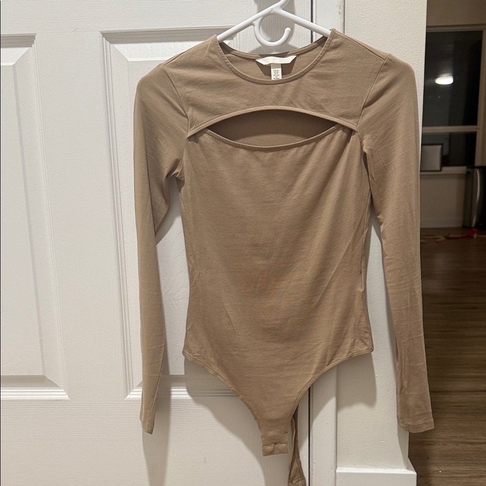 H&M Beige Long Sleeve Bodysuit